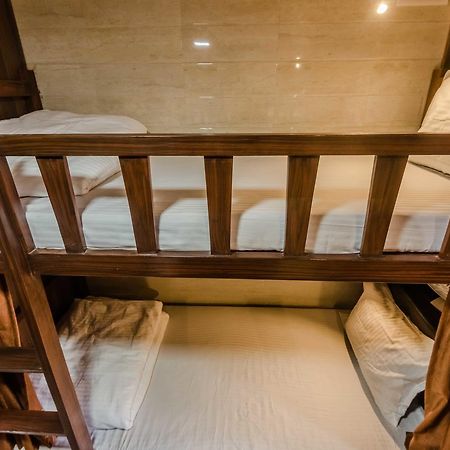 Awesome Dormitory - Men Only Bombaim Exterior foto